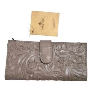 Patricia Nash Nazari Burnished Tooled Bifold Leather Wallet Color Stone NWT